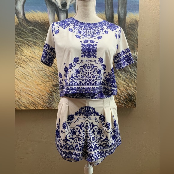 Super cute women’s matching top and short set SZ LG blue white Mediterranean - Picture 3 of 11